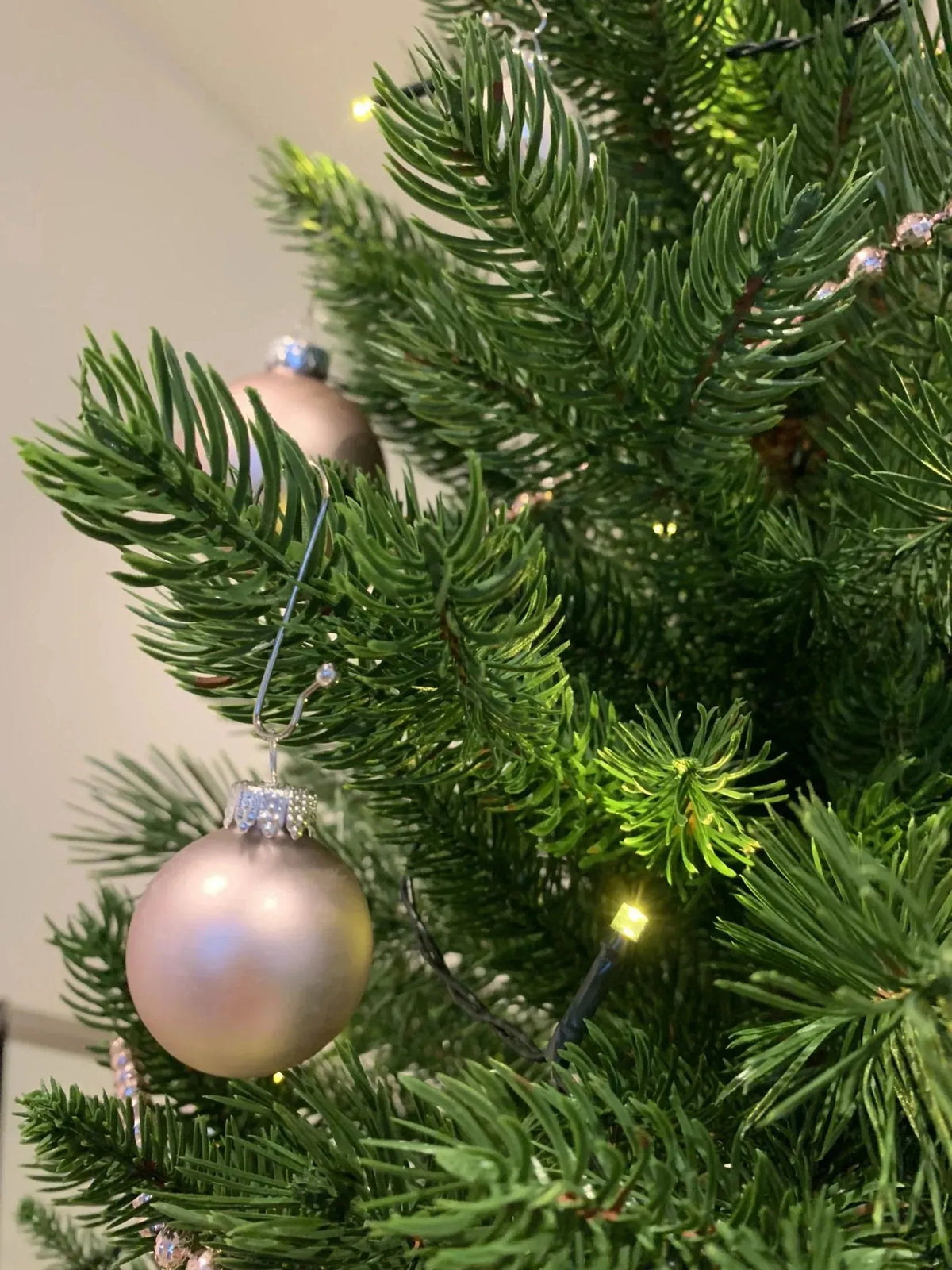 Künstlicher Weihnachtsbaum - Gabriel, 180 cm, Kunstbaum von aplanta, in Grün, für drinnen
