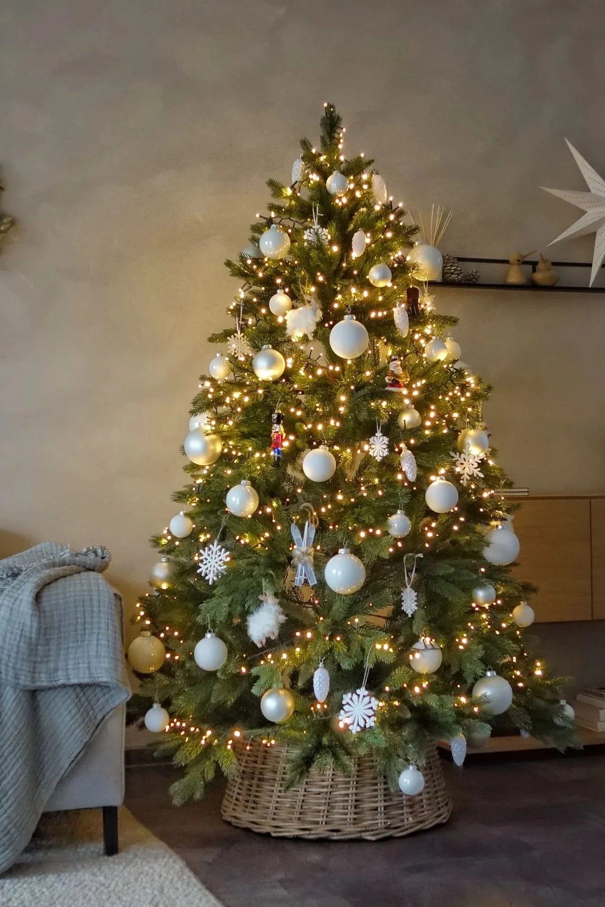 Künstlicher Weihnachtsbaum - Gabriel, 300 cm, Kunstbaum von aplanta, in Grün, für drinnen