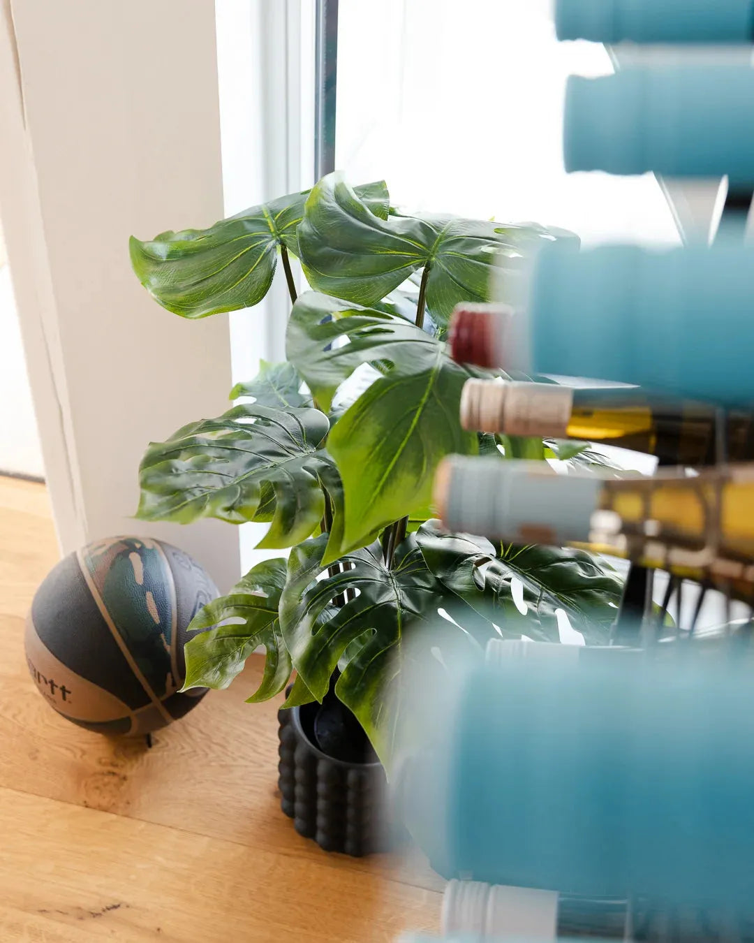 Künstliche Monstera - Karl, 80 cm, Kunstpflanze von aplanta, Real Touch, im schwarzen Topf, in Natur, für drinnen