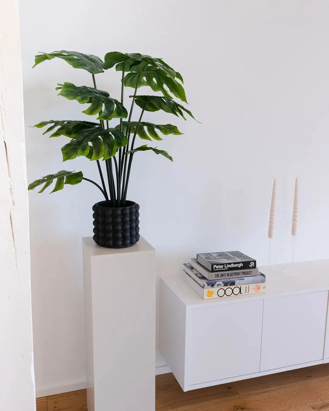Künstliche Monstera - Karl, 80 cm, Kunstpflanze von aplanta, Real Touch, im schwarzen Topf, in Natur, für drinnen
