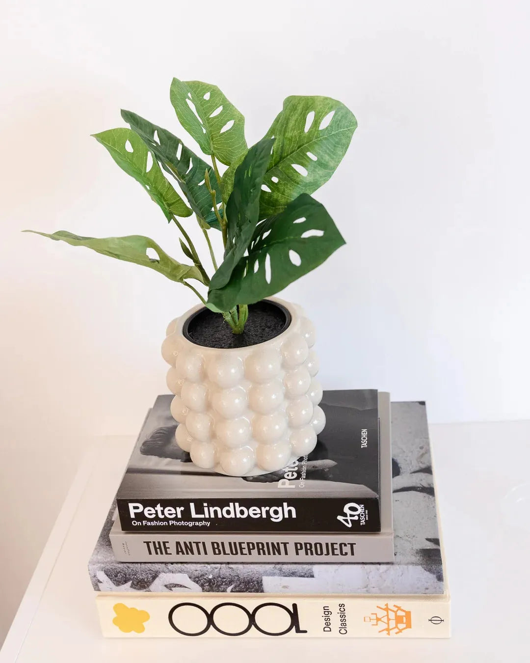 Künstliche Monstera - Jonah, 30 cm, Kunstpflanze von aplanta, im schwarzen Topf, in Natur, für drinnen